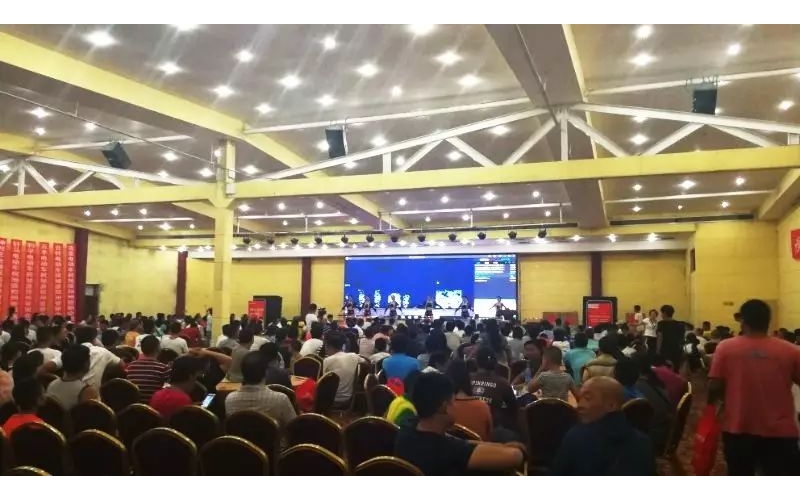 鄭州客戶答謝會(huì)太火爆!近1000人參會(huì)！半個(gè)小時(shí)訂貨突破1萬(wàn)組！
